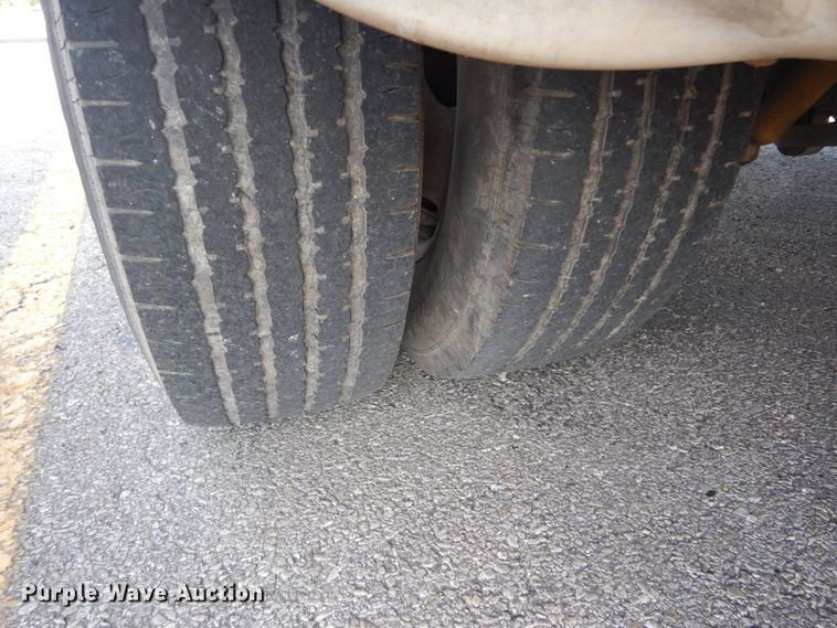 image for item DM2929 2002 Ford E450  shuttle bus