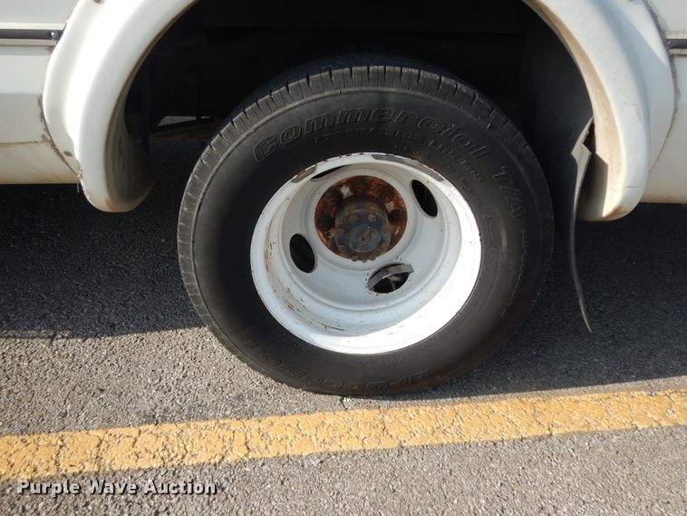 image for item DM2929 2002 Ford E450  shuttle bus