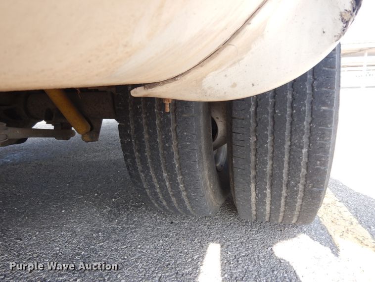 image for item DM2929 2002 Ford E450  shuttle bus