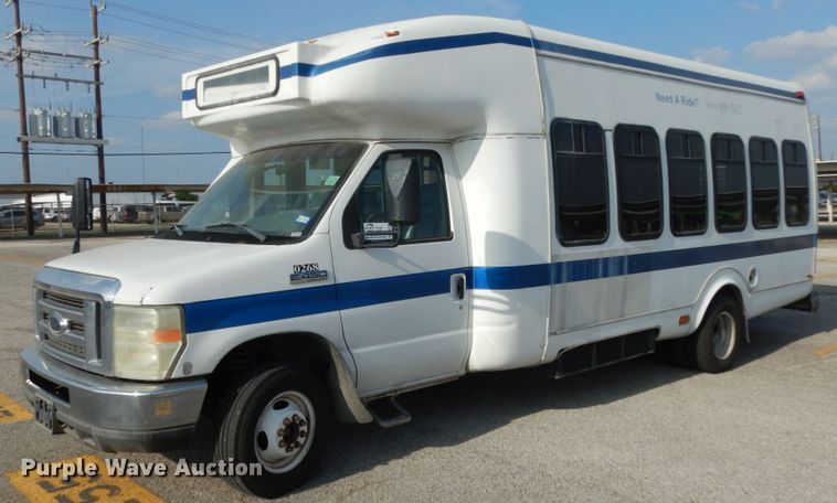 image for item DM2930 2008 Ford E450  shuttle bus