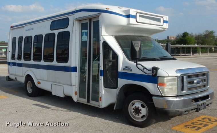 image for item DM2930 2008 Ford E450  shuttle bus