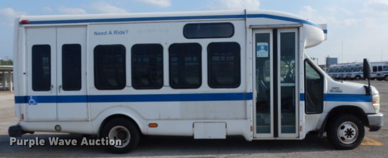 image for item DM2930 2008 Ford E450  shuttle bus
