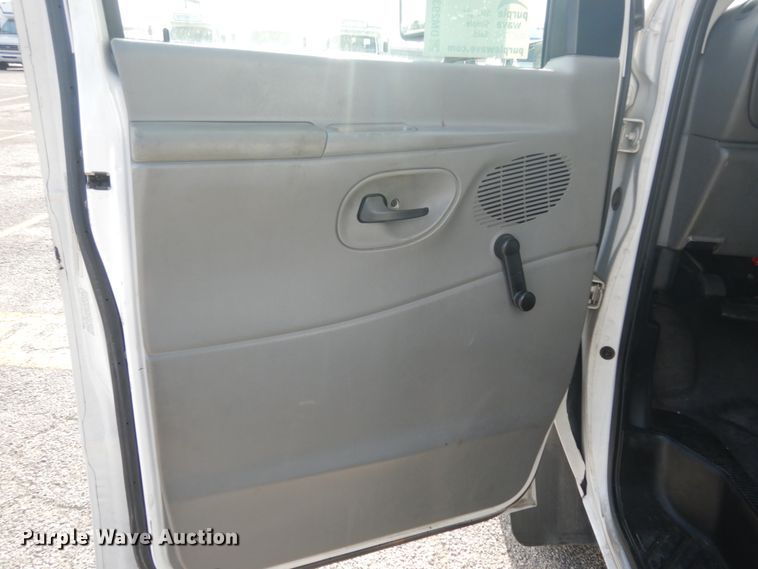 image for item DM2930 2008 Ford E450  shuttle bus