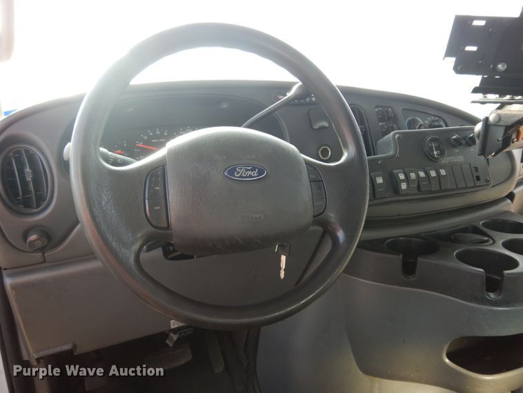 image for item DM2930 2008 Ford E450  shuttle bus