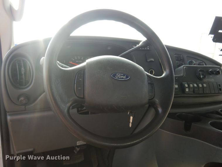 image for item DM2930 2008 Ford E450  shuttle bus