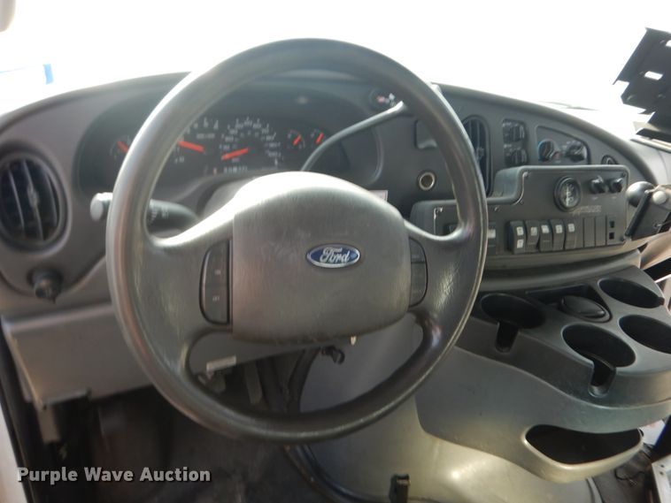 image for item DM2930 2008 Ford E450  shuttle bus