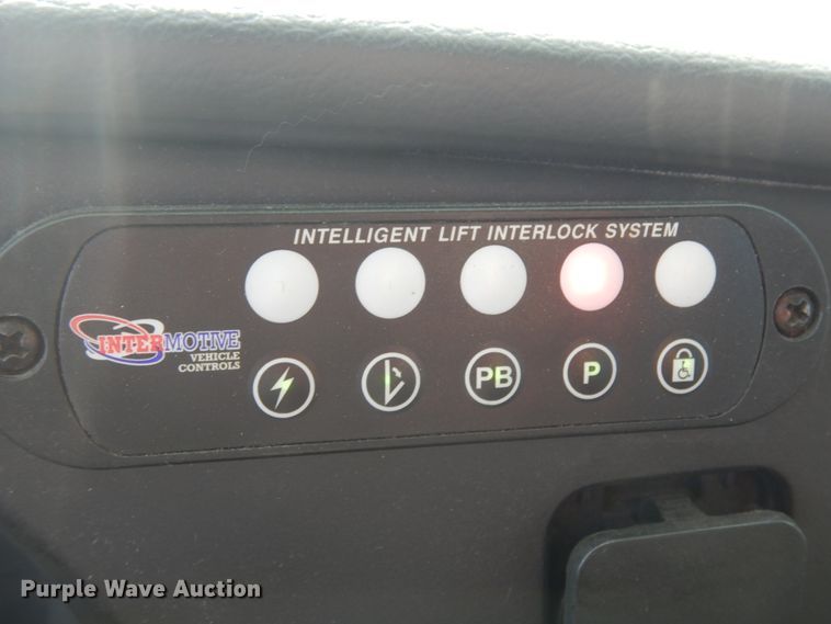 image for item DM2930 2008 Ford E450  shuttle bus