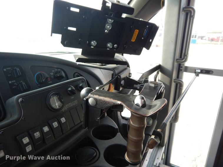 image for item DM2930 2008 Ford E450  shuttle bus