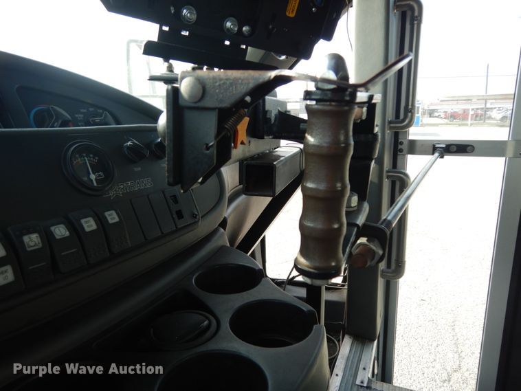 image for item DM2930 2008 Ford E450  shuttle bus