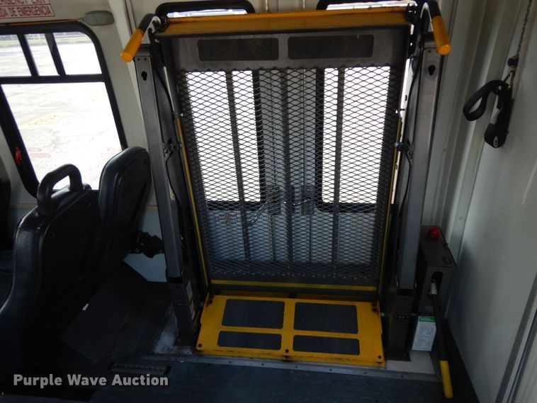 image for item DM2930 2008 Ford E450  shuttle bus