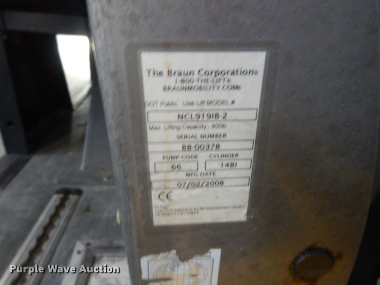 image for item DM2930 2008 Ford E450  shuttle bus