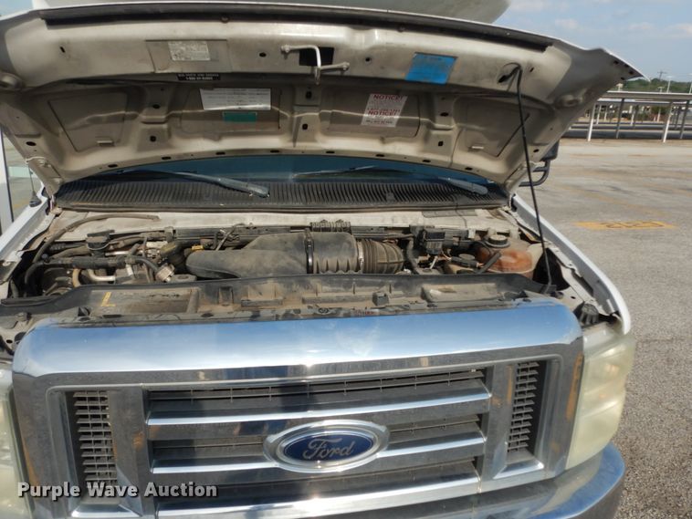 image for item DM2930 2008 Ford E450  shuttle bus