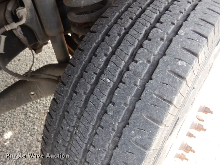 image for item DM2930 2008 Ford E450  shuttle bus