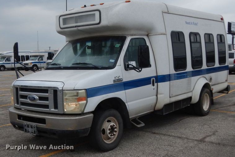 image for item DM2932 2008 Ford E350  shuttle bus