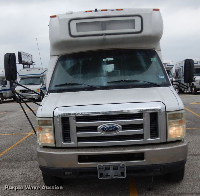 image for item DM2932 2008 Ford E350  shuttle bus