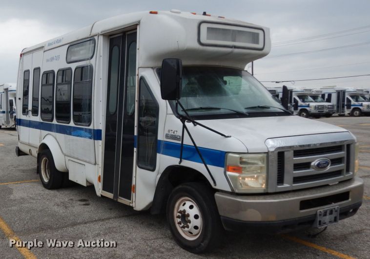 image for item DM2932 2008 Ford E350  shuttle bus