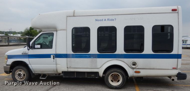 image for item DM2932 2008 Ford E350  shuttle bus