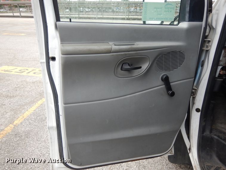 image for item DM2932 2008 Ford E350  shuttle bus