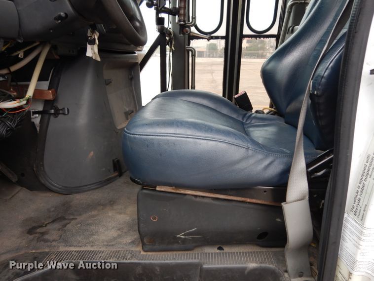 image for item DM2932 2008 Ford E350  shuttle bus