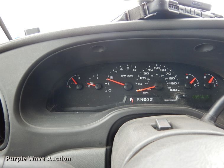 image for item DM2932 2008 Ford E350  shuttle bus