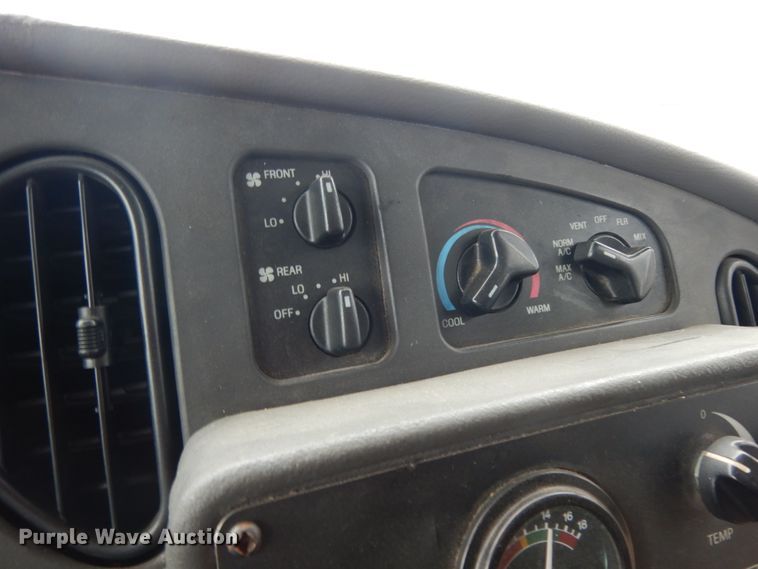 image for item DM2932 2008 Ford E350  shuttle bus