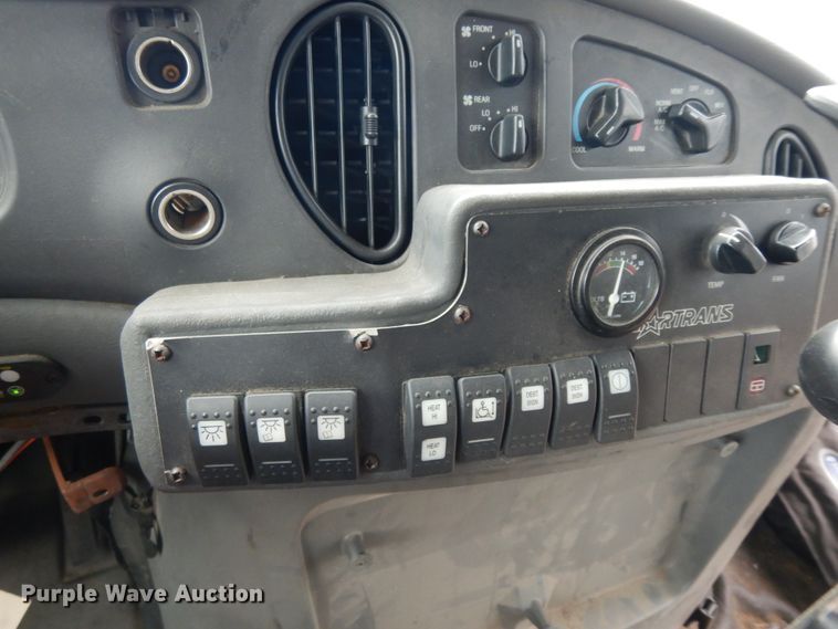 image for item DM2932 2008 Ford E350  shuttle bus