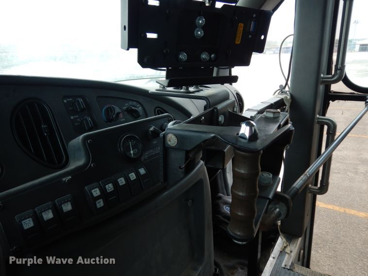 image for item DM2932 2008 Ford E350  shuttle bus