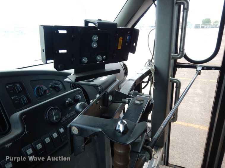 image for item DM2932 2008 Ford E350  shuttle bus