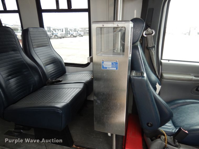 image for item DM2932 2008 Ford E350  shuttle bus