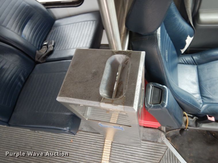 image for item DM2932 2008 Ford E350  shuttle bus