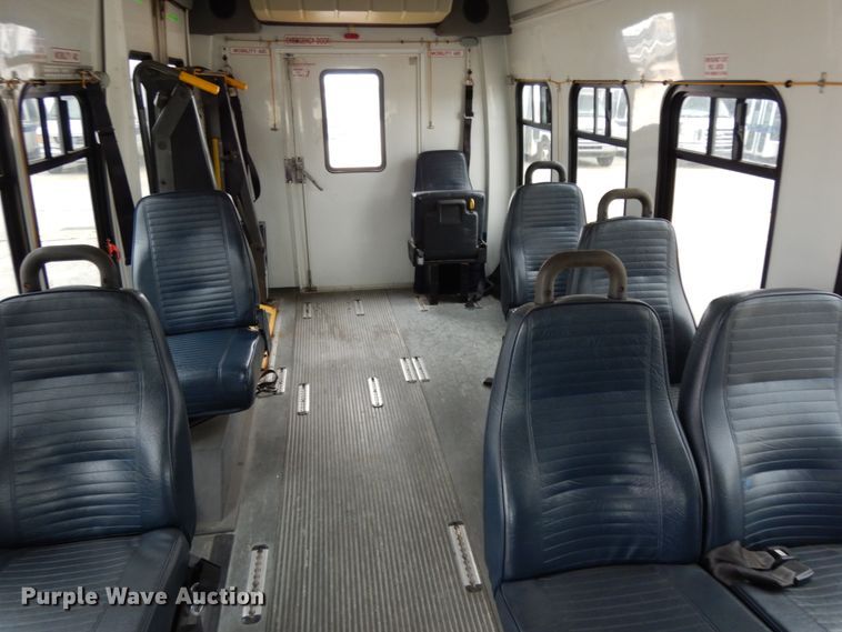 image for item DM2932 2008 Ford E350  shuttle bus