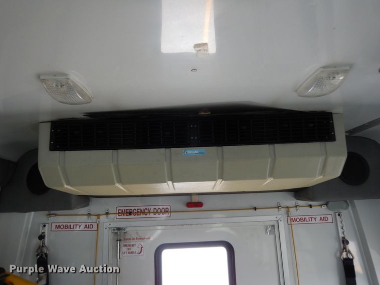 image for item DM2932 2008 Ford E350  shuttle bus