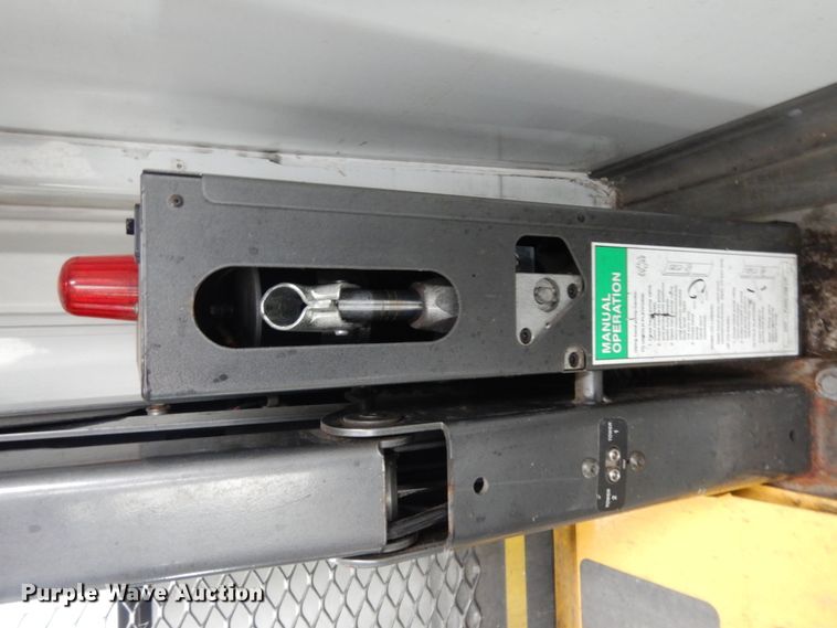 image for item DM2932 2008 Ford E350  shuttle bus