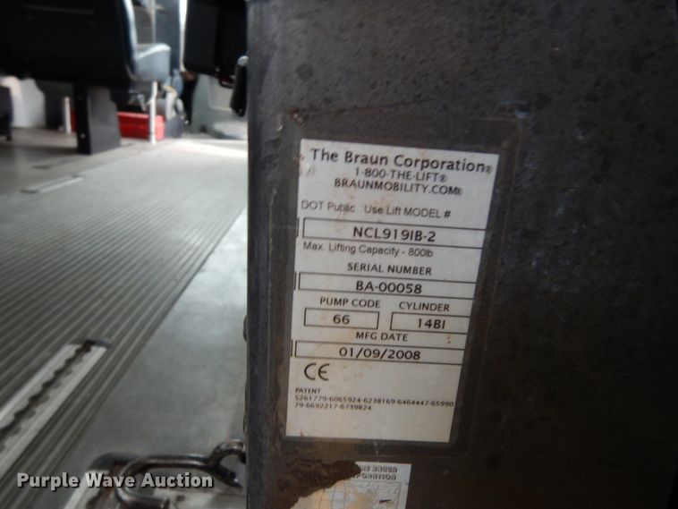 image for item DM2932 2008 Ford E350  shuttle bus