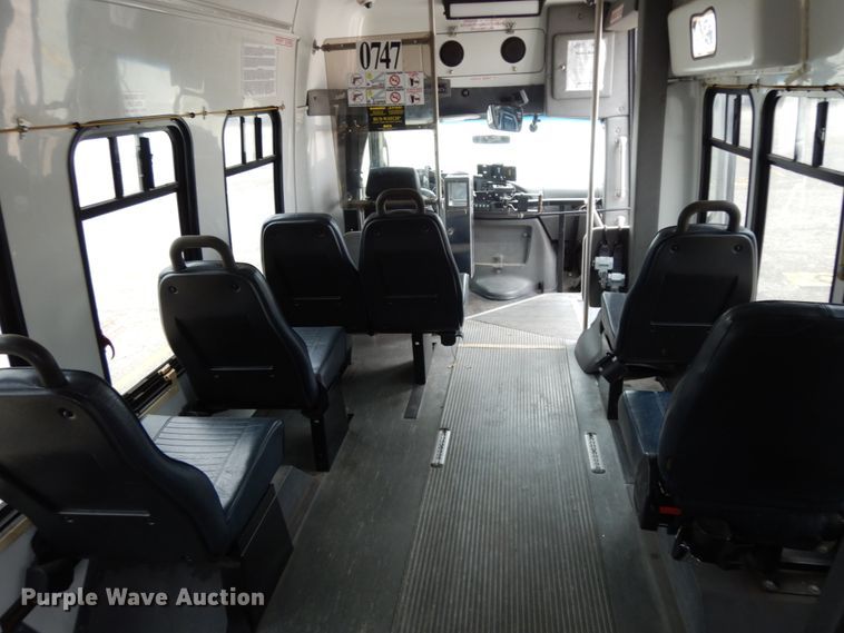 image for item DM2932 2008 Ford E350  shuttle bus