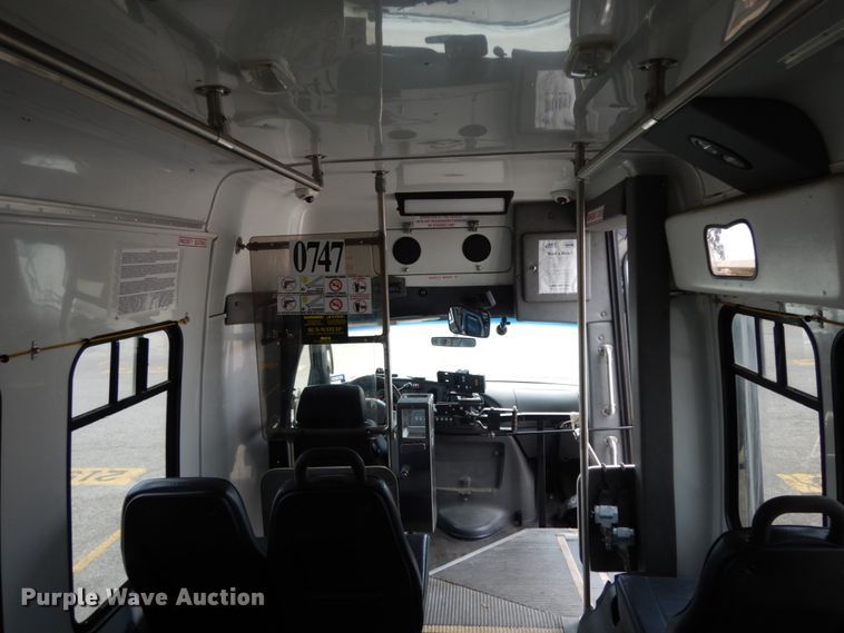 image for item DM2932 2008 Ford E350  shuttle bus