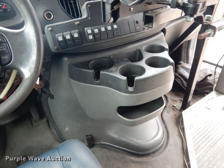 image for item DM2932 2008 Ford E350  shuttle bus