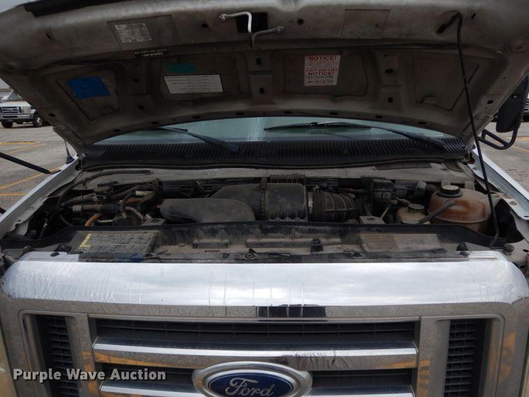 image for item DM2932 2008 Ford E350  shuttle bus