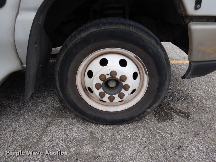 image for item DM2932 2008 Ford E350  shuttle bus