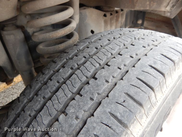 image for item DM2932 2008 Ford E350  shuttle bus