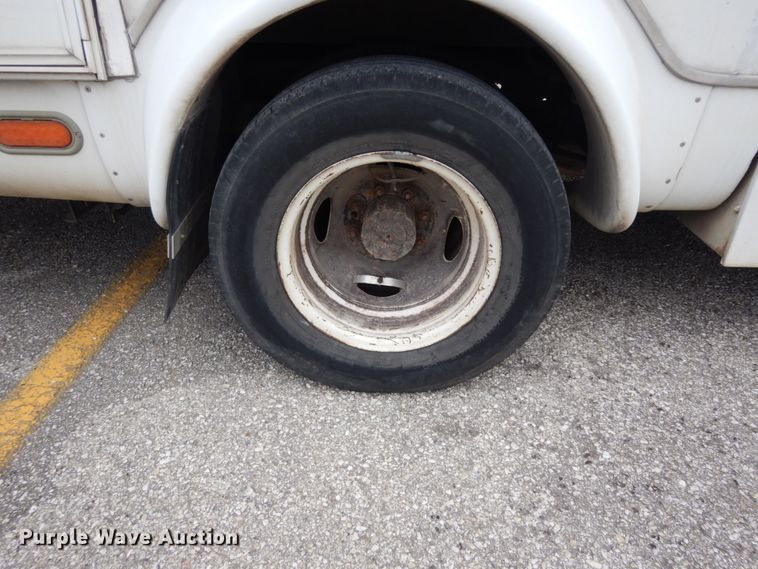 image for item DM2932 2008 Ford E350  shuttle bus