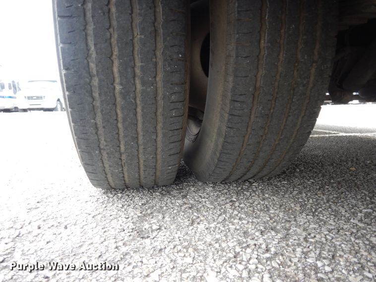 image for item DM2932 2008 Ford E350  shuttle bus