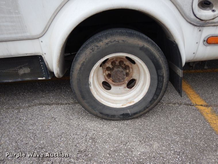 image for item DM2932 2008 Ford E350  shuttle bus