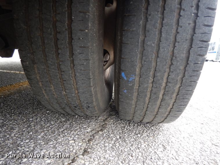 image for item DM2932 2008 Ford E350  shuttle bus