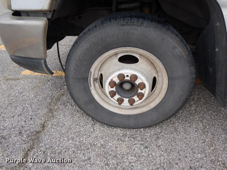 image for item DM2932 2008 Ford E350  shuttle bus