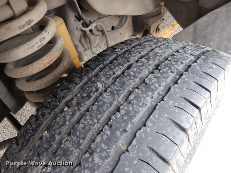 image for item DM2932 2008 Ford E350  shuttle bus