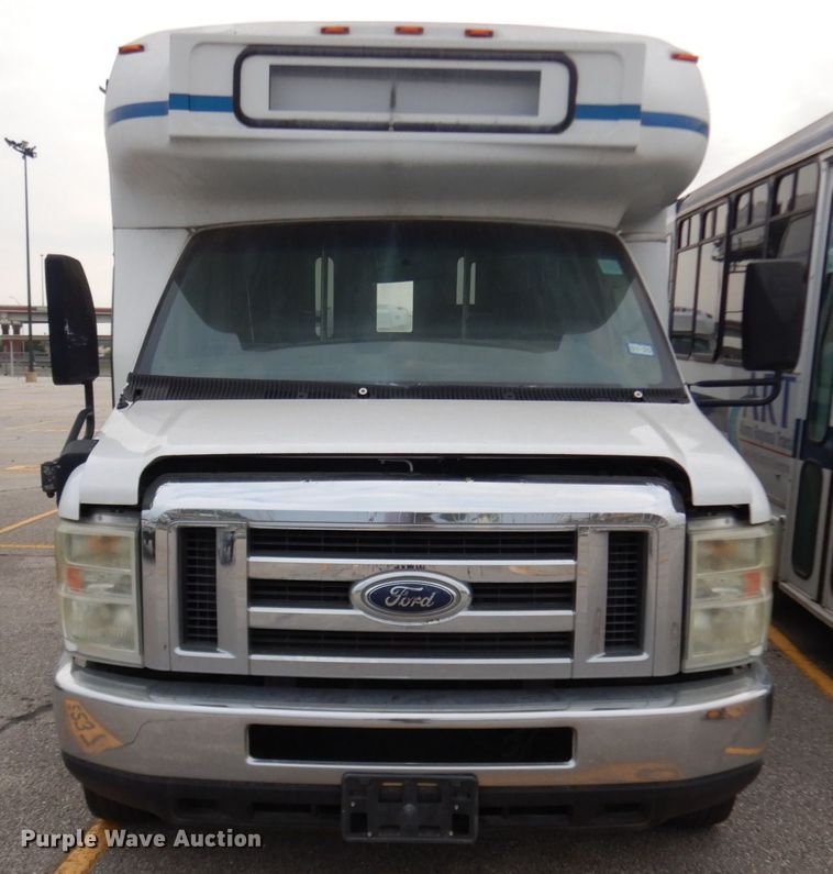 image for item DM2933 2009 Ford E450  shuttle bus