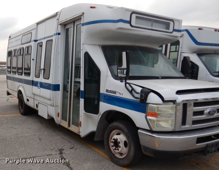 image for item DM2933 2009 Ford E450  shuttle bus