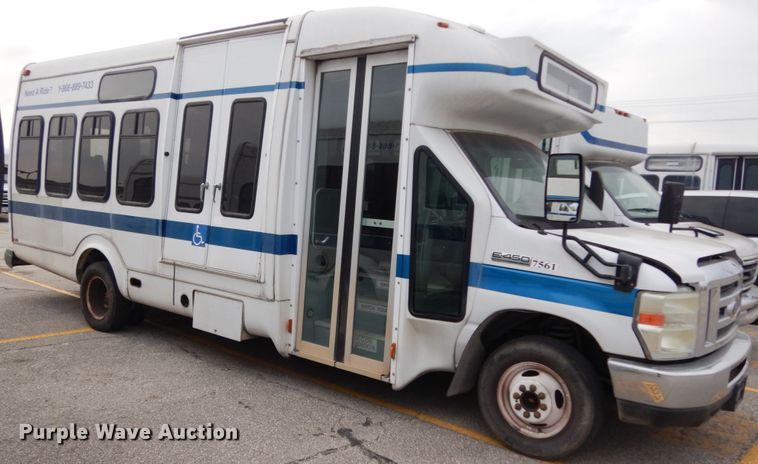 image for item DM2933 2009 Ford E450  shuttle bus