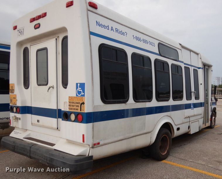 image for item DM2933 2009 Ford E450  shuttle bus